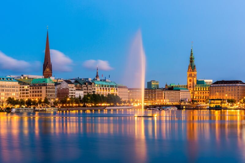Hamburg Nightlife: Exploring Clubs & Bars